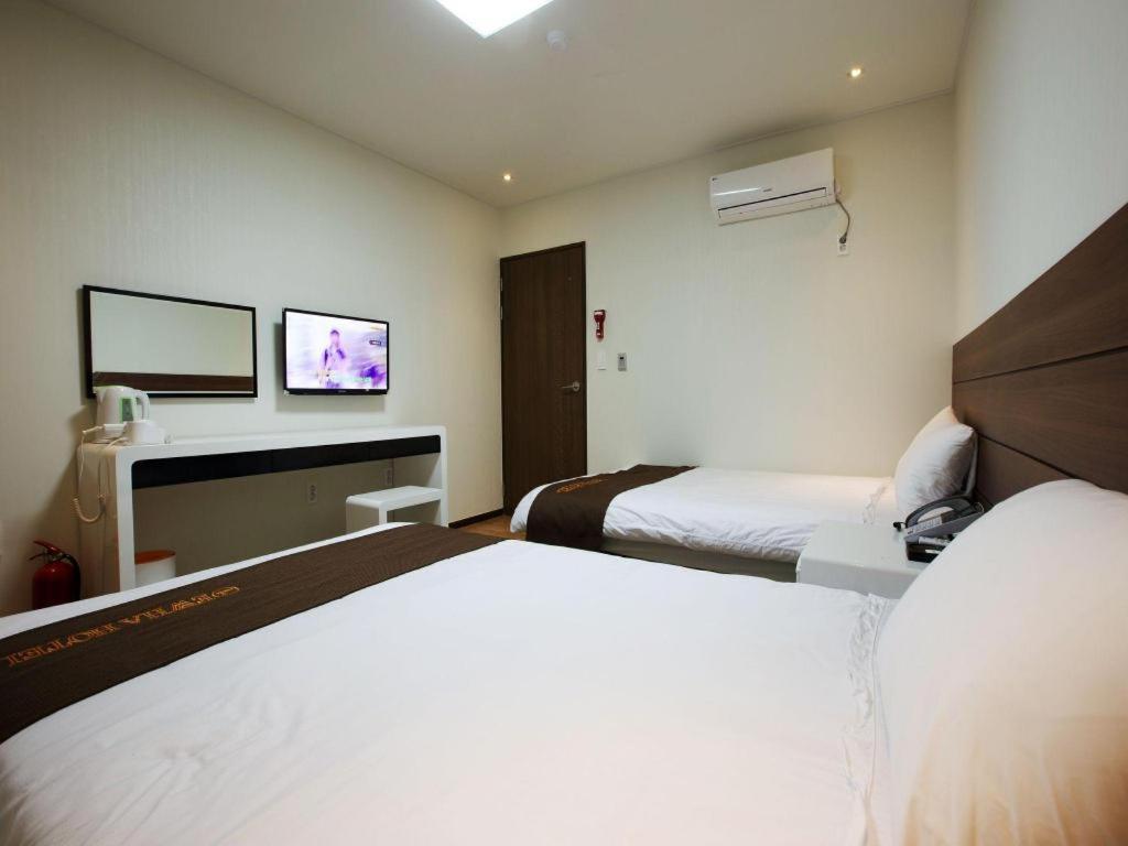 Ewha Hotel Чеджудо Экстерьер фото