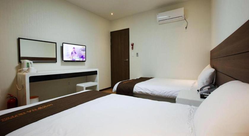Ewha Hotel Чеджудо Экстерьер фото