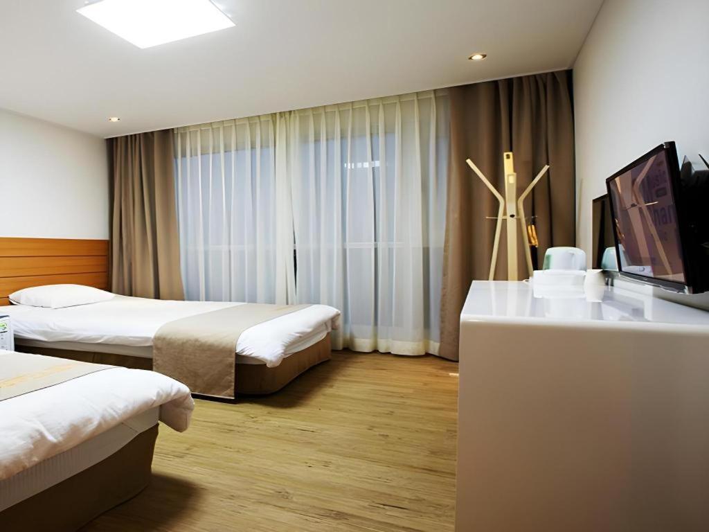 Ewha Hotel Чеджудо Экстерьер фото